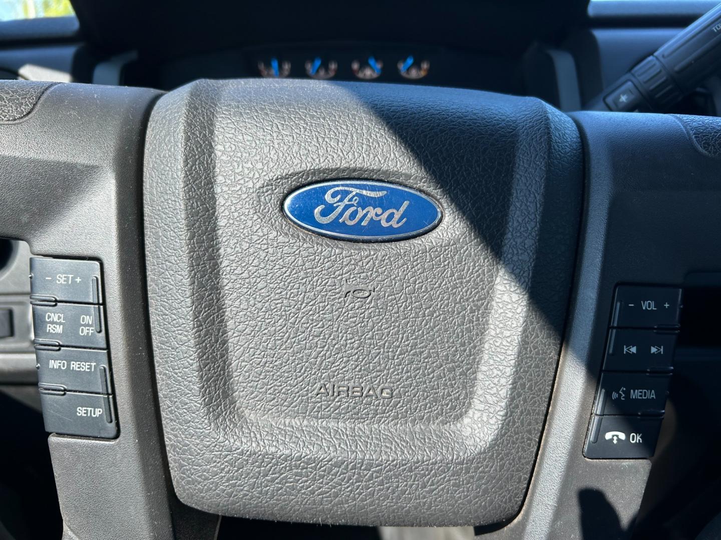 2014 White /Gray Ford F-150 XLT SuperCab 8-ft. Bed 2WD (1FTEX1CM9EK) with an 3.7L V6 DOHC 24V engine, 6-Speed Automatic transmission, located at 17760 Hwy 62, Morris, OK, 74445, (918) 733-4887, 35.609104, -95.877060 - 2014 FORD F-150 XLT SUPERCAB 8-ft. BED 2WD 3.7L V6 FEATURES KEYLESS REMOTE ENTRY, POWER LOCKS, POWER WINDOWS, AM/FM STEREO, SIRIUS XM STEREO, CD PLAYER, AUXILLARY PORT, HANDS-FREE BLUETOOTH CALLING, CRUISE CONTROL, TRACTION CONTROL, MULTI-FUNCTIONING STEERING WHEEL CONTROLS. HAS 169,145 MILES WITH 2 - Photo#11